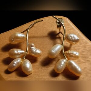 Vintage 14k Solid Yellow Gold earrings with Beautiful Pearl Branch